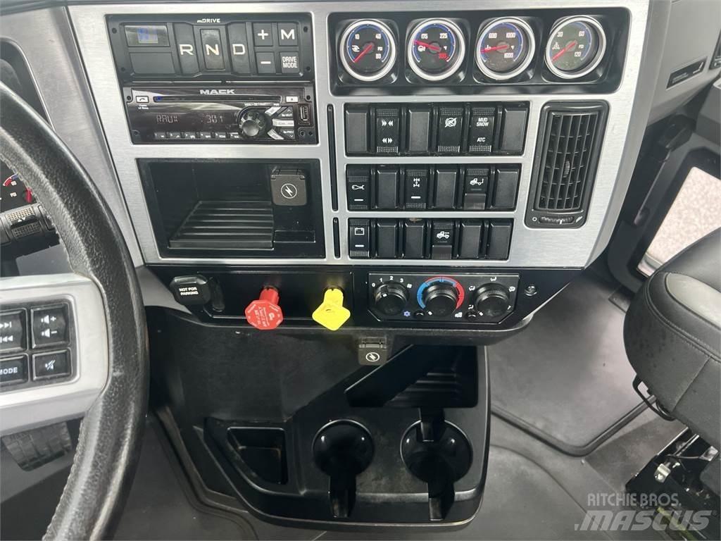 Mack AN64T Vetopöytäautot