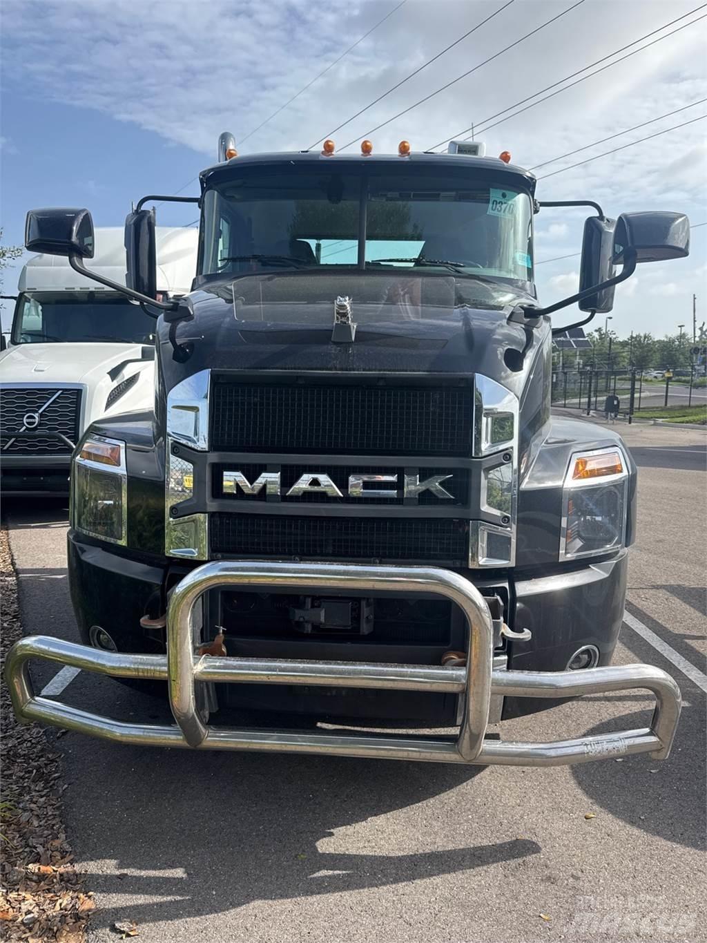 Mack AN64T Vetopöytäautot