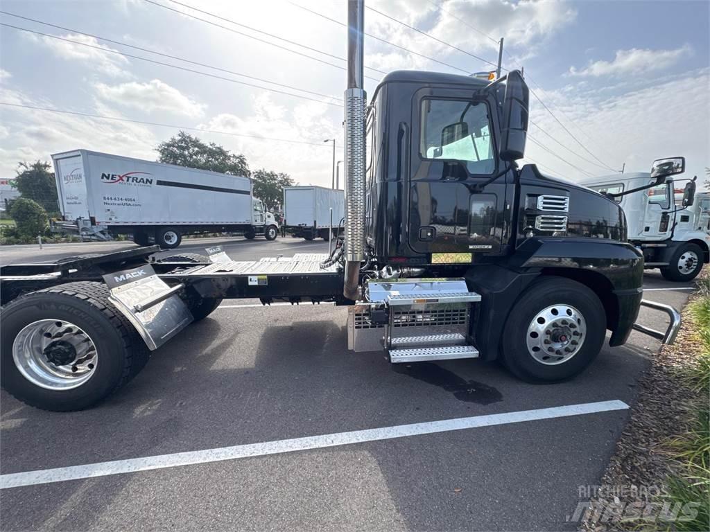 Mack AN64T Vetopöytäautot