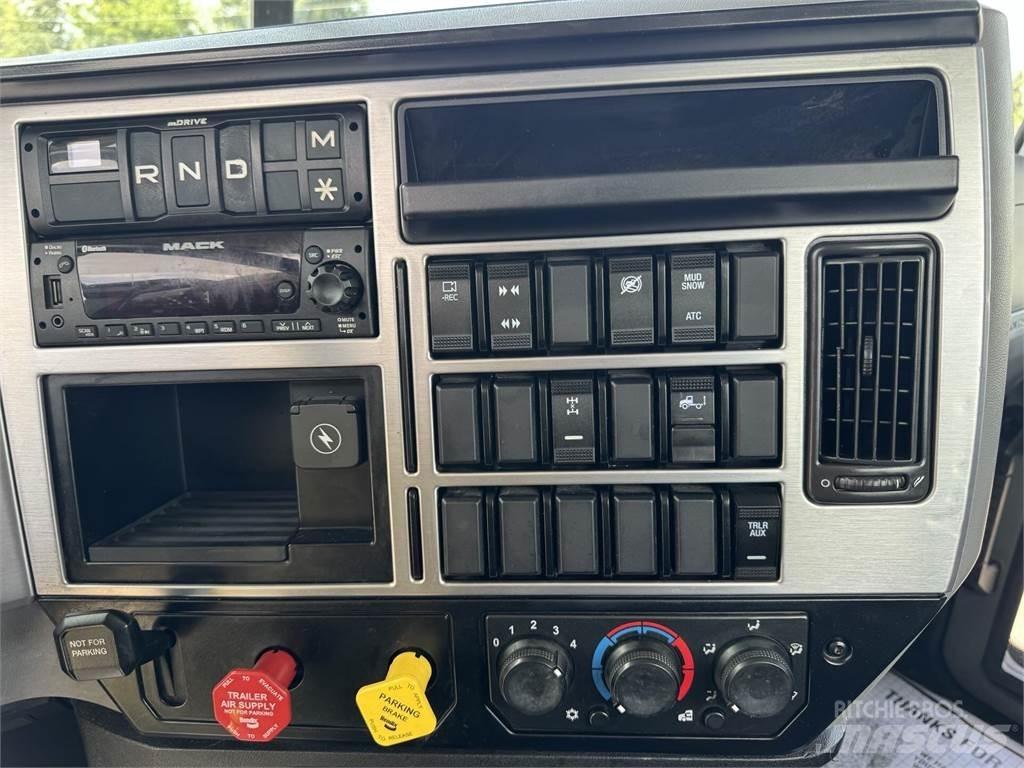 Mack AN64T Vetopöytäautot