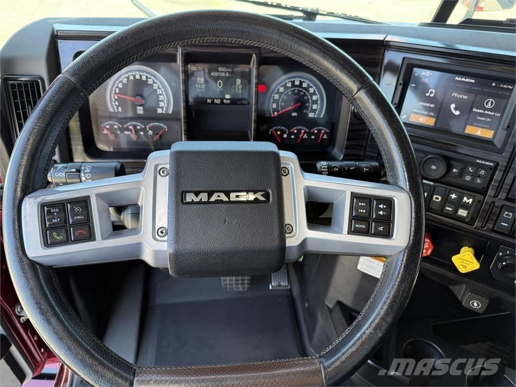 Mack AN64T Vetopöytäautot