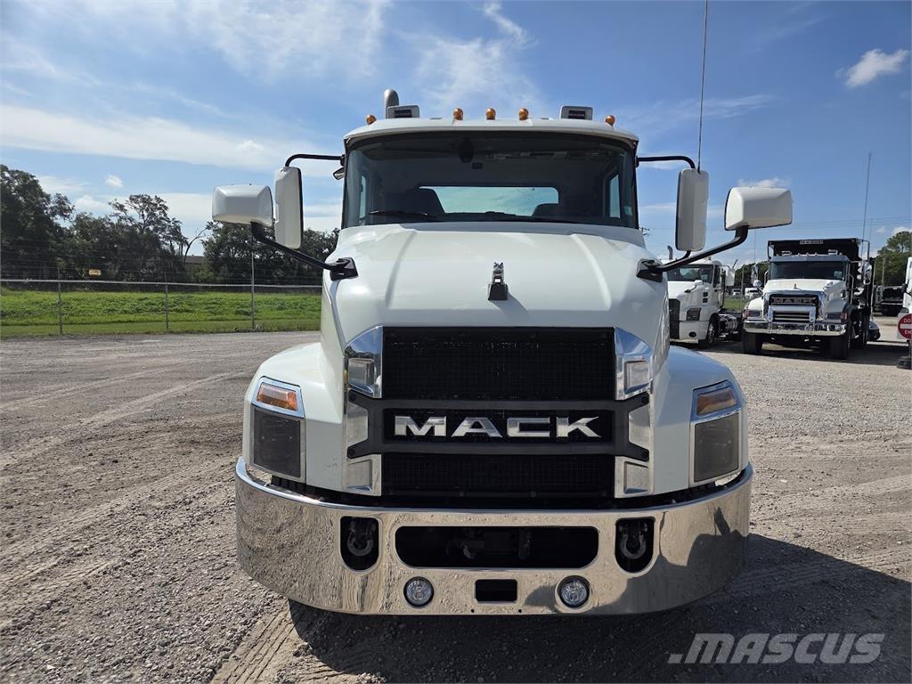 Mack AN64T Vetopöytäautot