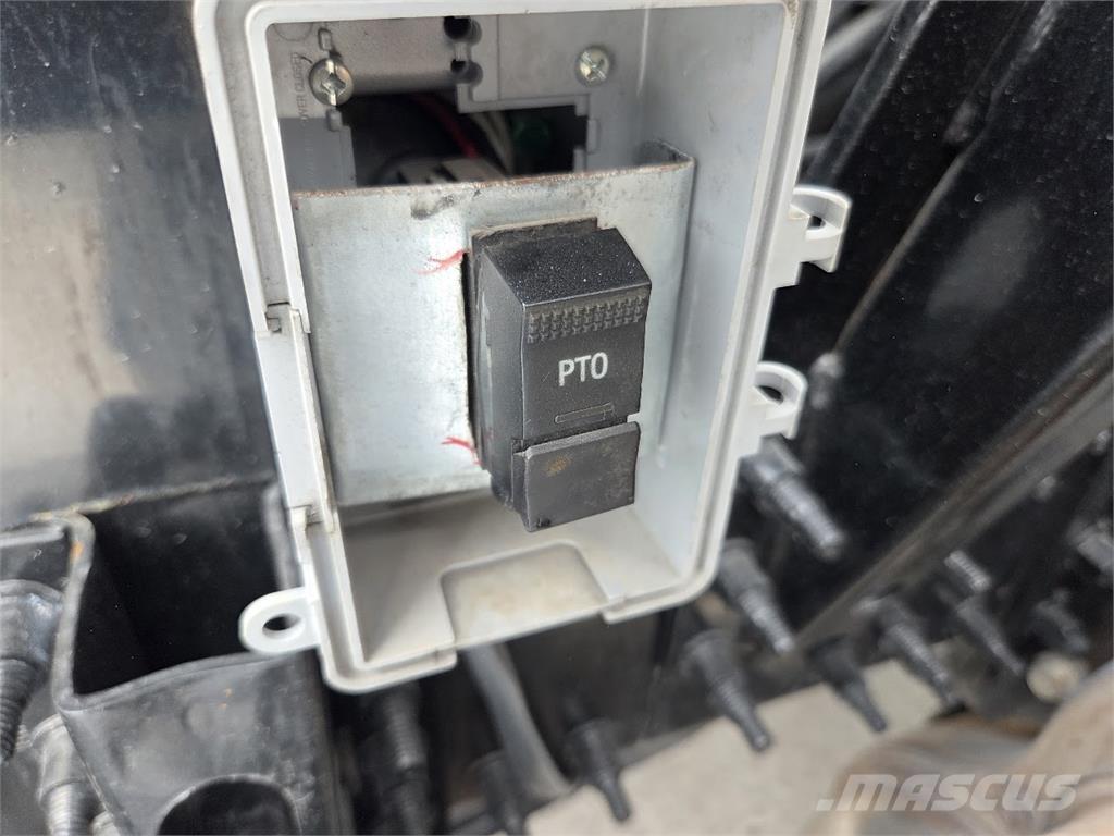 Mack AN64T Vetopöytäautot