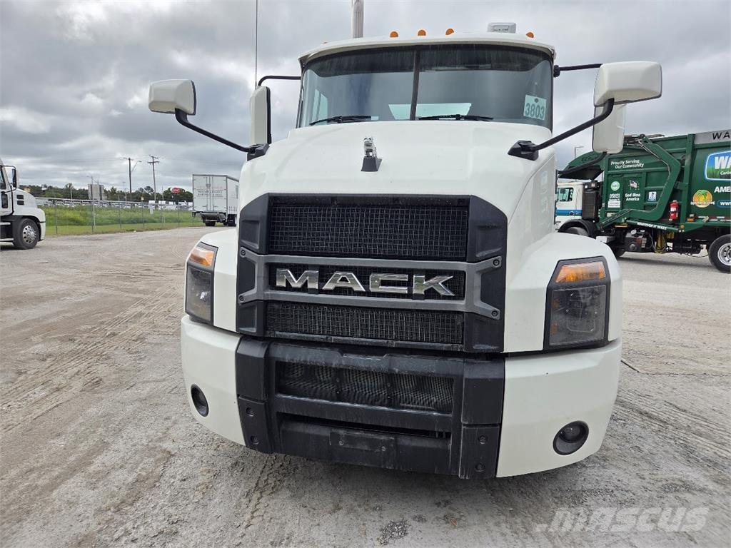 Mack AN64T Vetopöytäautot