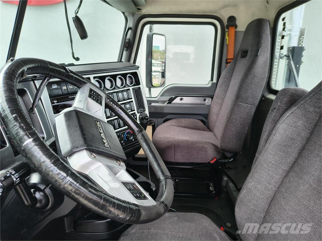 Mack AN64T Vetopöytäautot