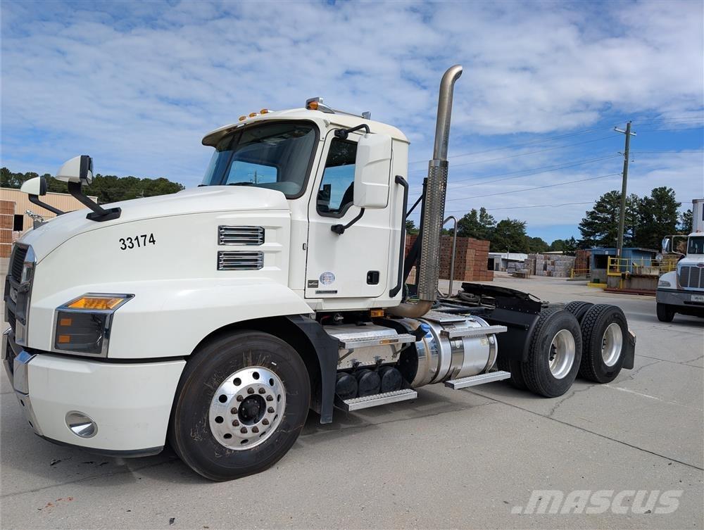 Mack AN64T Vetopöytäautot