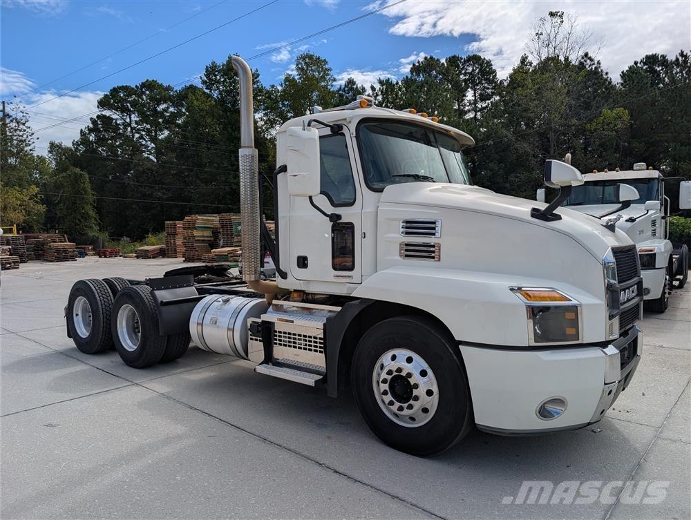 Mack AN64T Vetopöytäautot