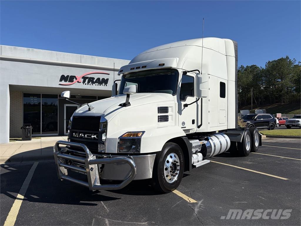 Mack AN64T Vetopöytäautot