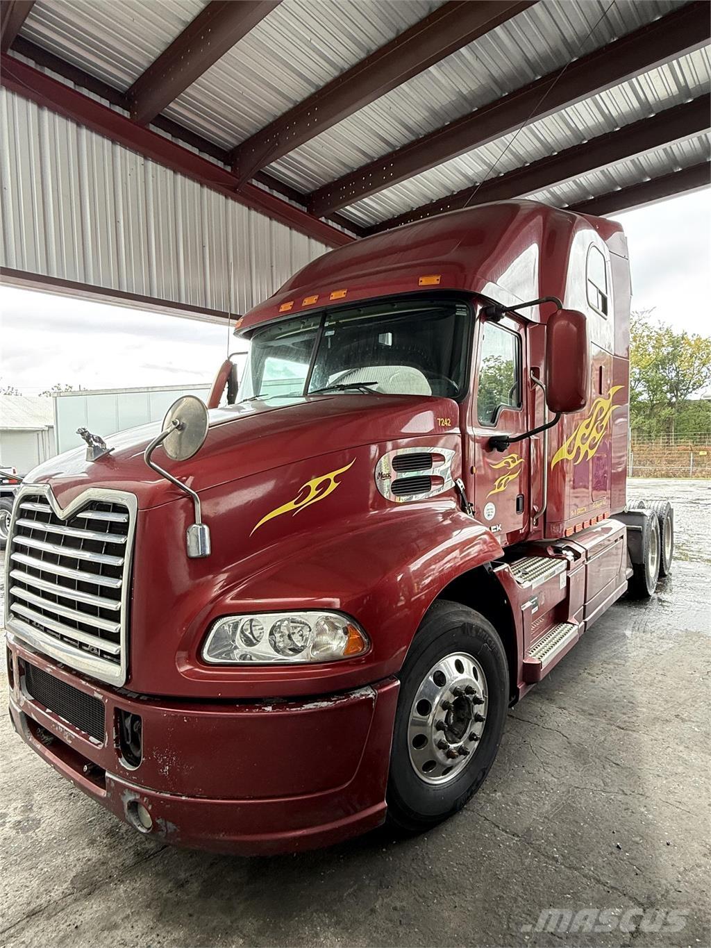 Mack CXU613 Vetopöytäautot