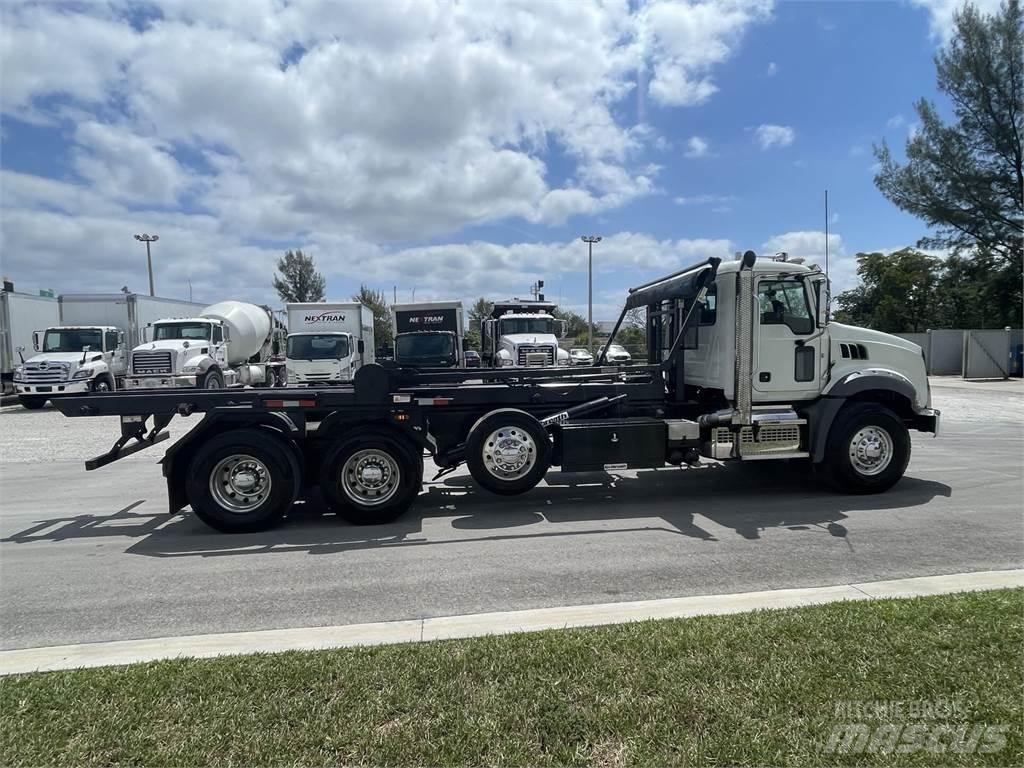 Mack GR64B Vetopöytäautot