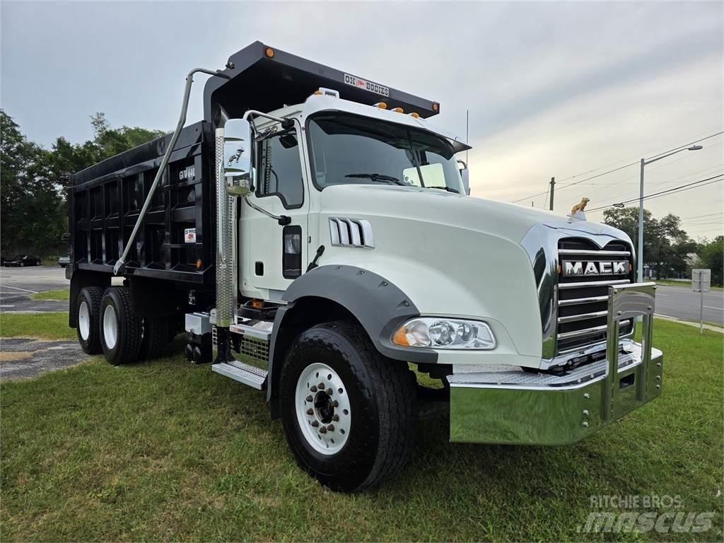Mack GR64B Sora- ja kippiautot