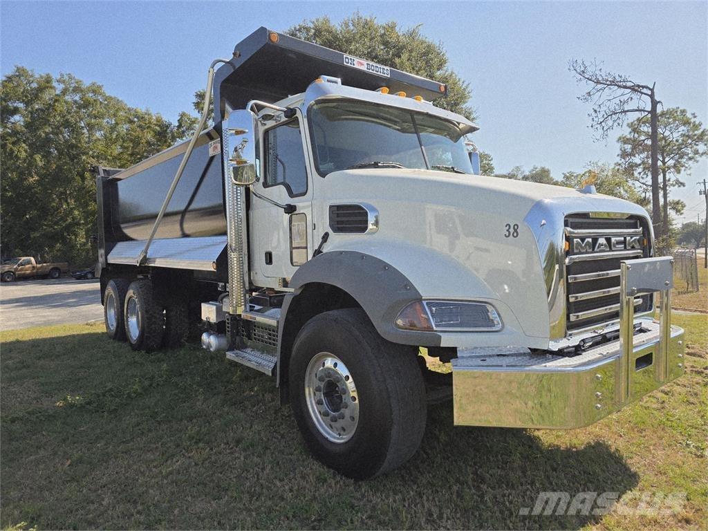 Mack GR64B Sora- ja kippiautot