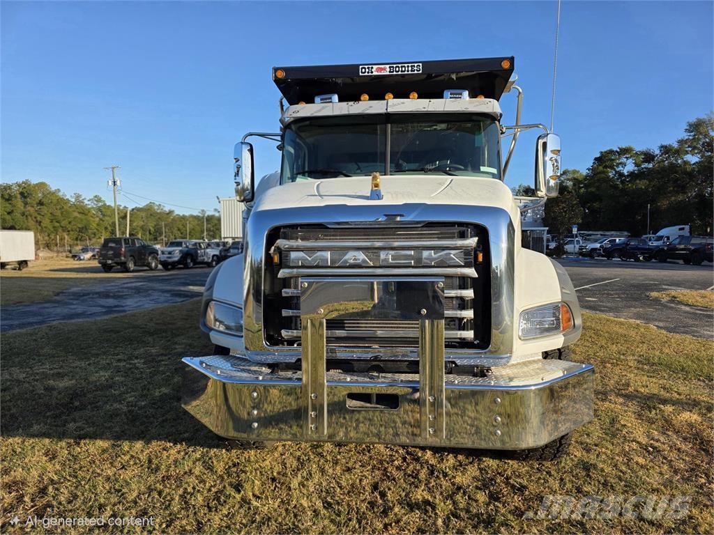 Mack GR64B Sora- ja kippiautot