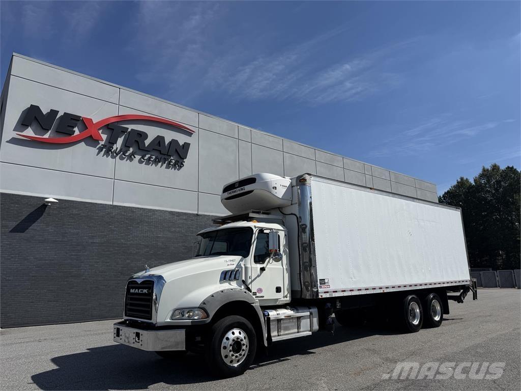 Mack GR64B9 Vetopöytäautot