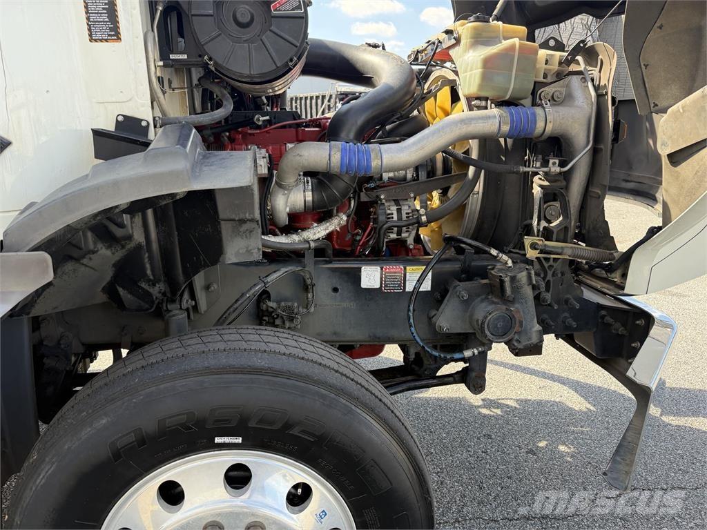 Mack GR64B9 Vetopöytäautot