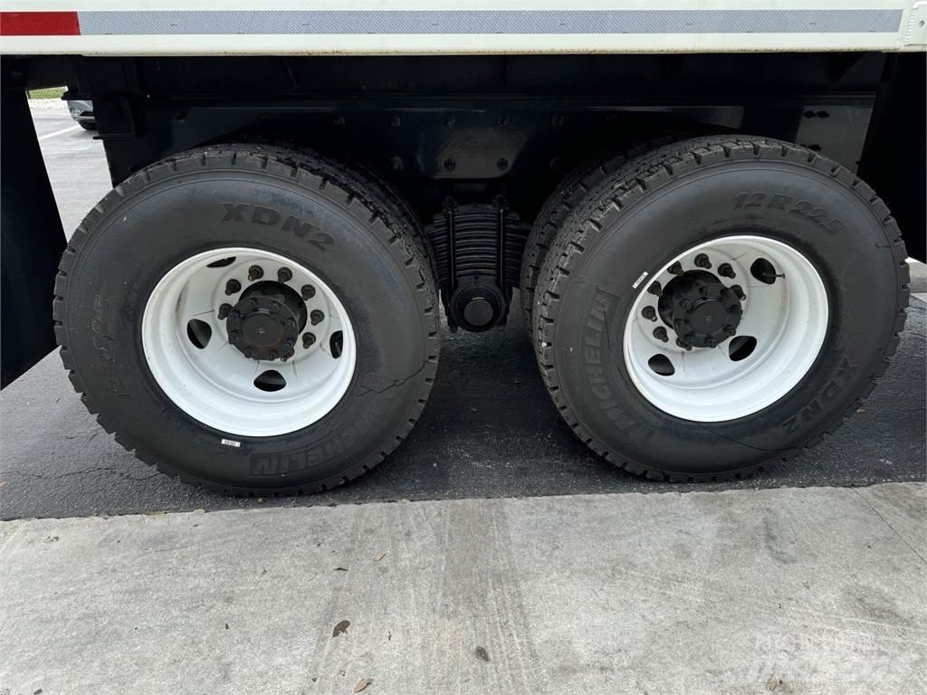 Mack GR64BRX Sora- ja kippiautot