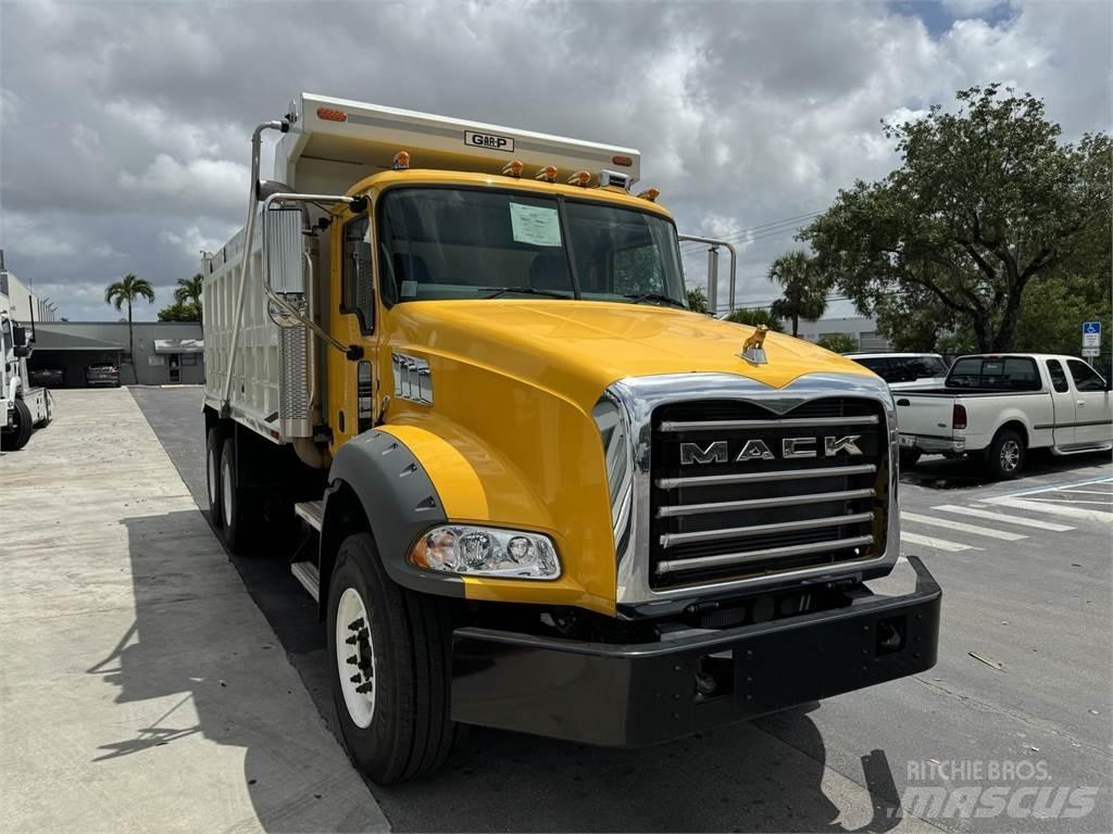 Mack GR64BRX Sora- ja kippiautot