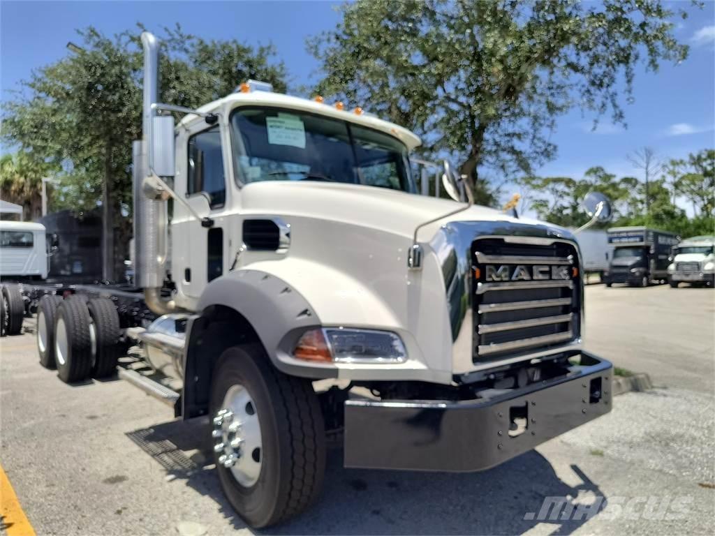 Mack GR64BX Betonikuorma-autot