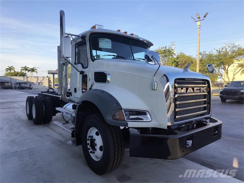 Mack GR64BX Sora- ja kippiautot