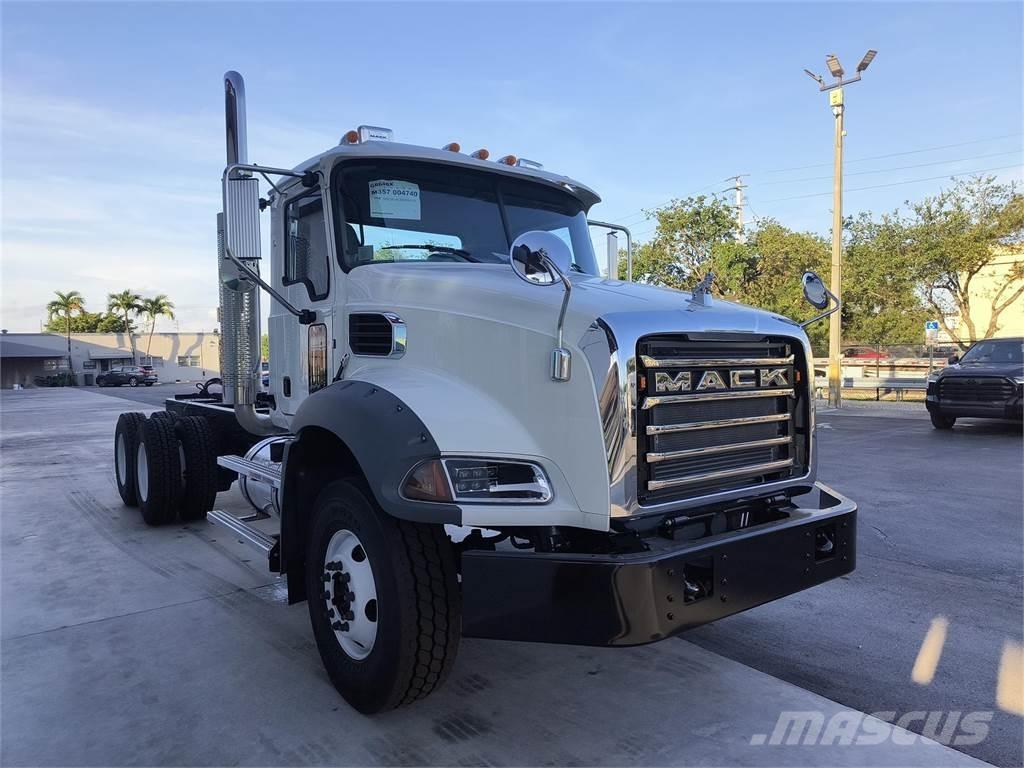 Mack GR64BX Sora- ja kippiautot
