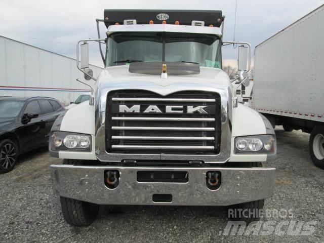 Mack GR64F Sora- ja kippiautot
