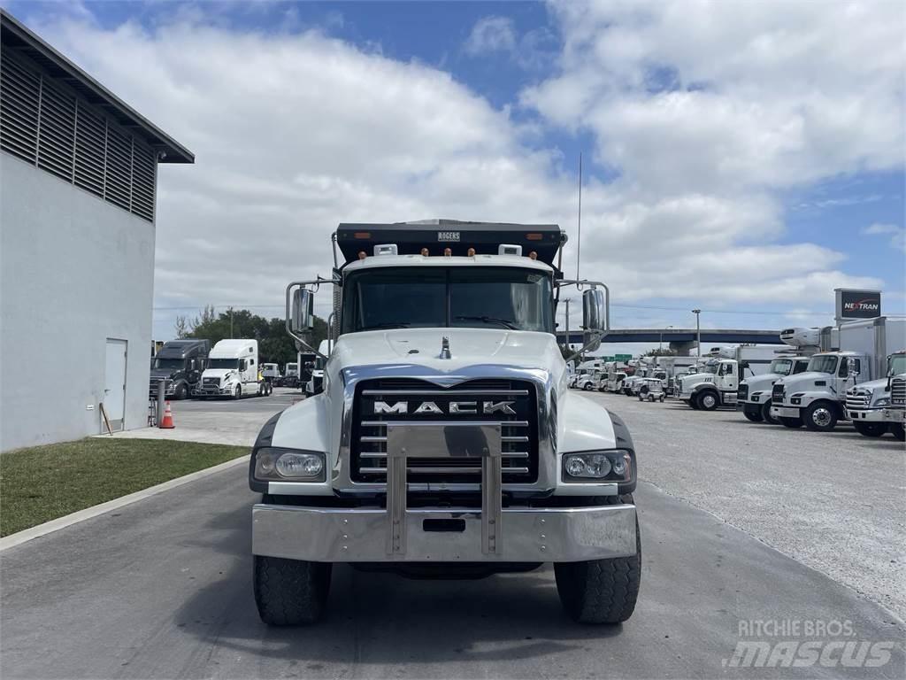Mack GR64F Sora- ja kippiautot