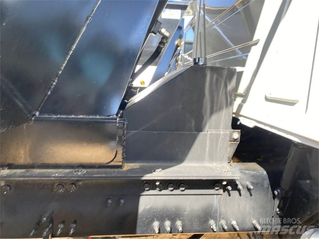 Mack GR64F Sora- ja kippiautot