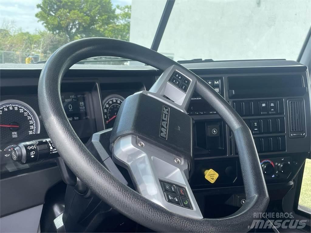 Mack GR64F Sora- ja kippiautot