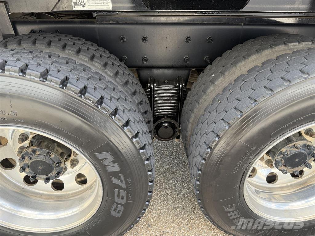 Mack GR64F Sora- ja kippiautot