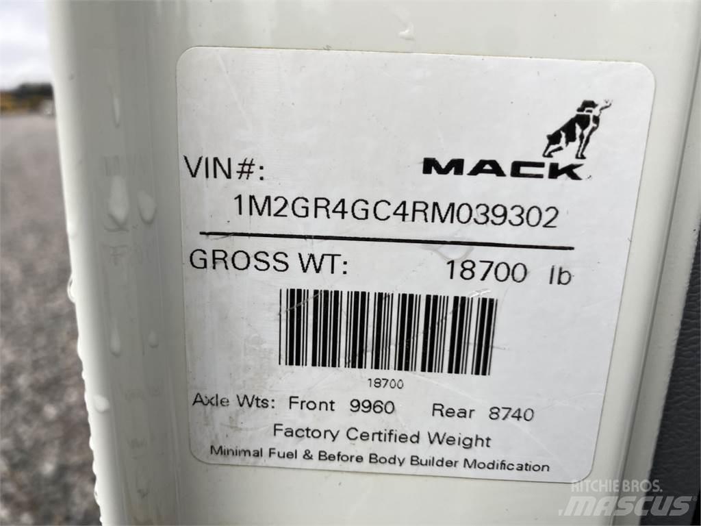 Mack GR64FR Sora- ja kippiautot