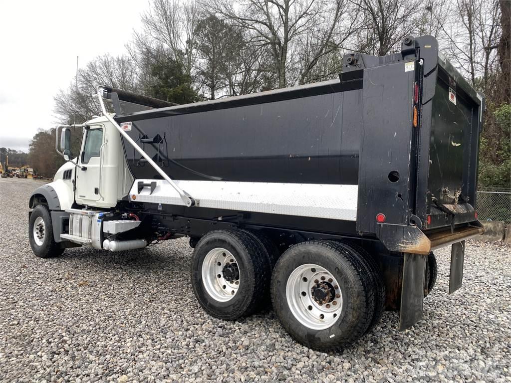 Mack GR64FR Sora- ja kippiautot