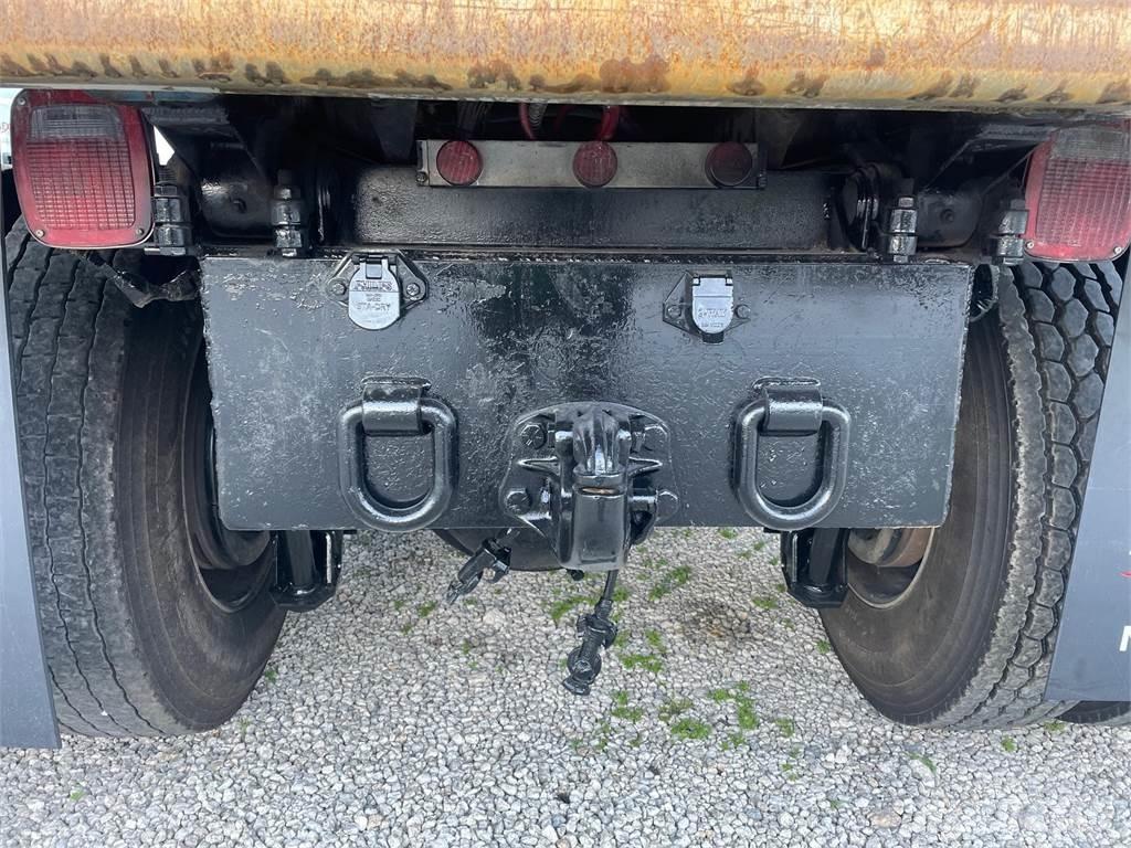 Mack GR64FR Sora- ja kippiautot