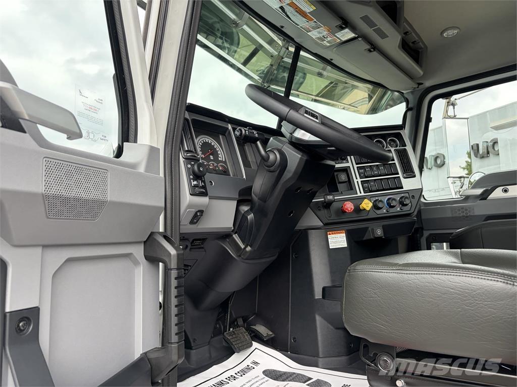 Mack GR64FT Vetopöytäautot