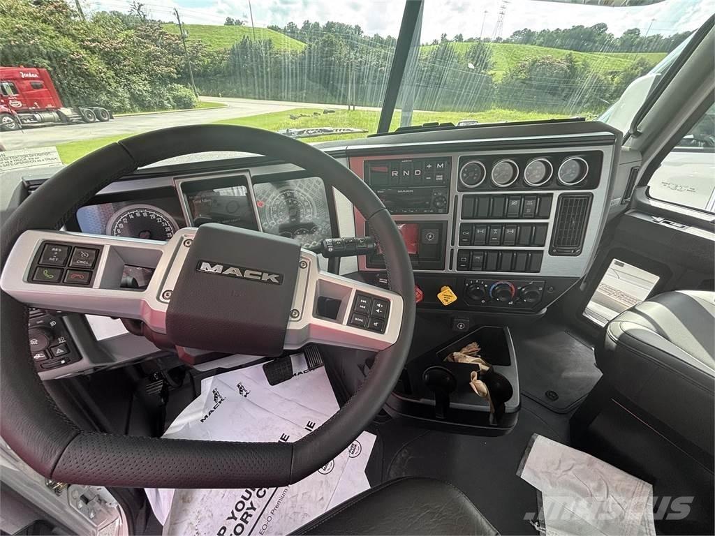 Mack GR64FT Vetopöytäautot