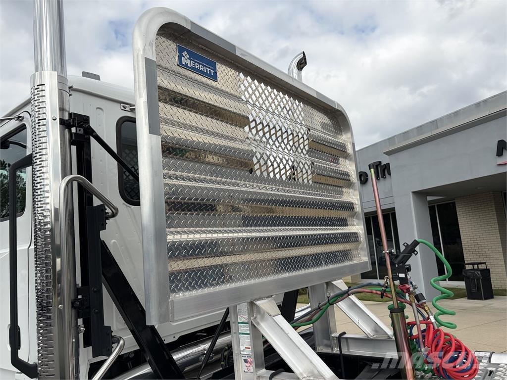 Mack GR64FT Vetopöytäautot