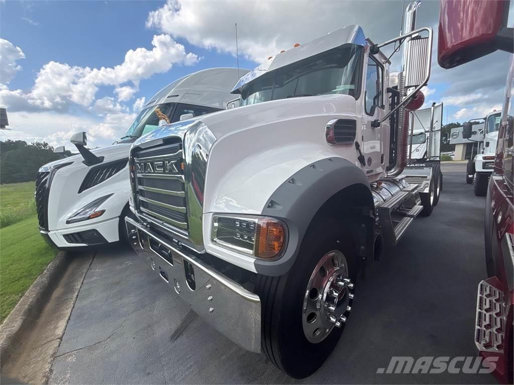Mack GR64FT Vetopöytäautot