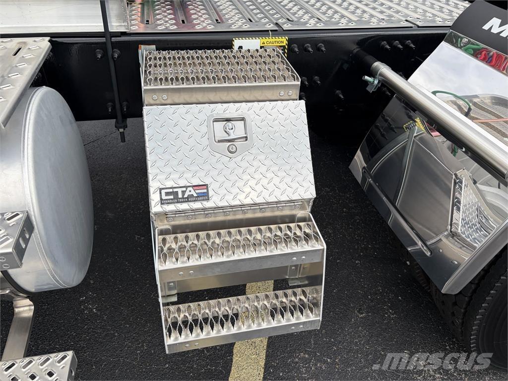 Mack GR64FT Vetopöytäautot