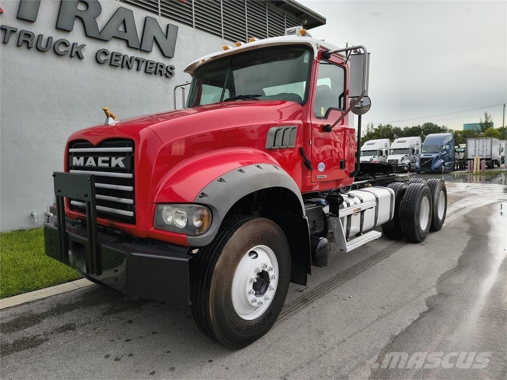 Mack GR64FT Vetopöytäautot