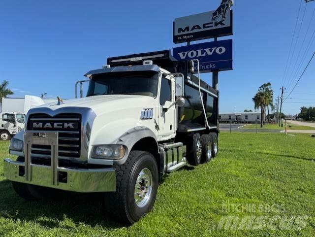 Mack GU713 Vetopöytäautot