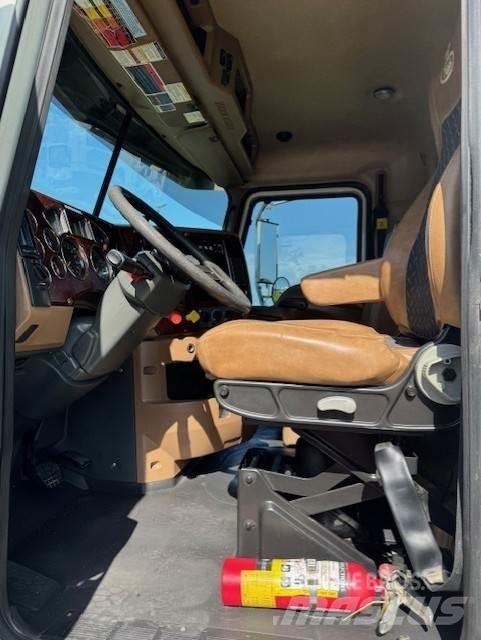 Mack GU713 Vetopöytäautot