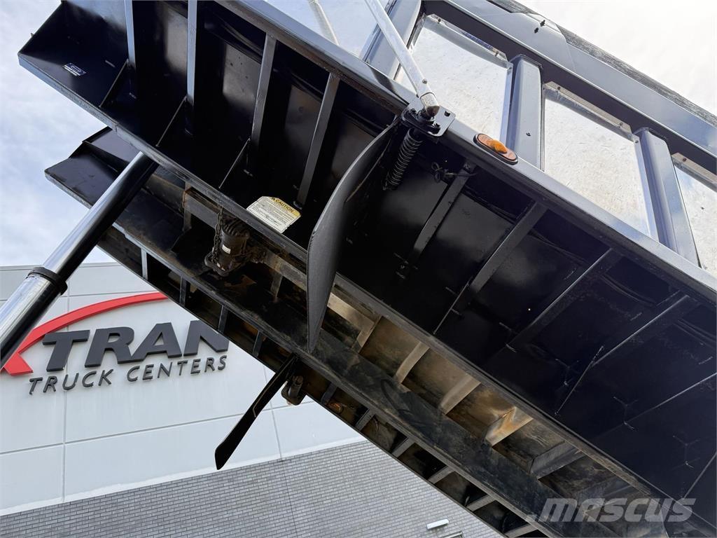 Mack GU713 Sora- ja kippiautot