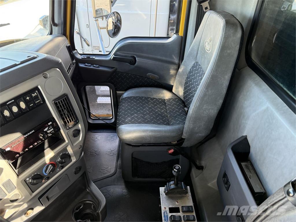 Mack GU713 Sora- ja kippiautot