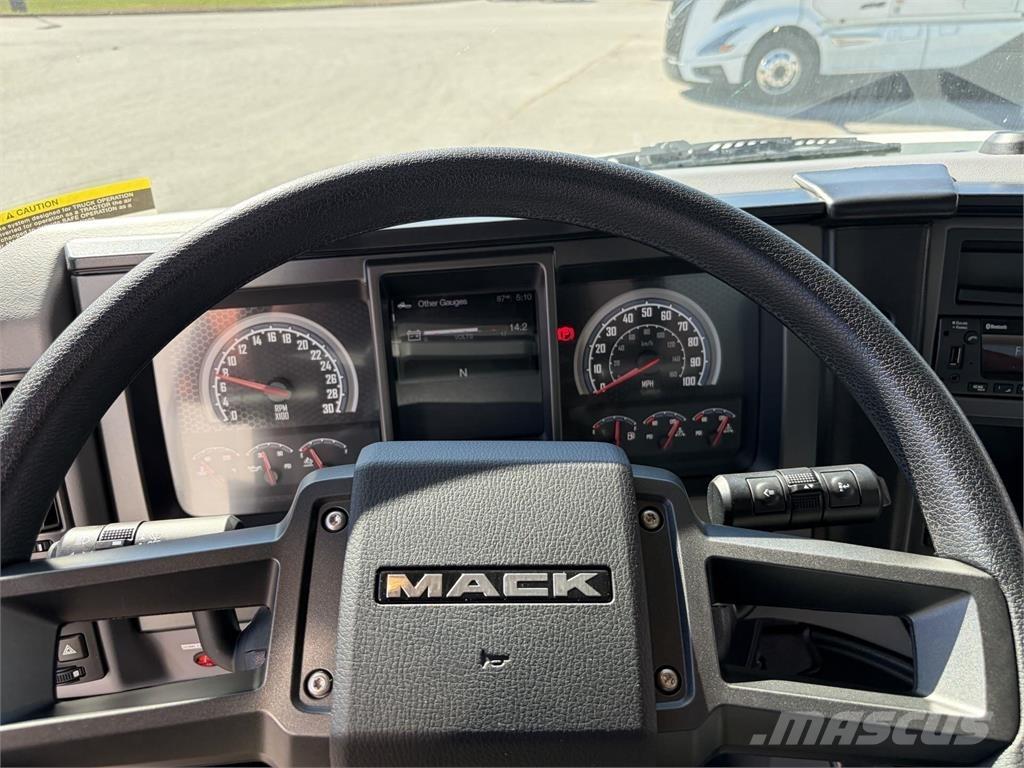 Mack MD6 42R Umpikorikuorma-autot
