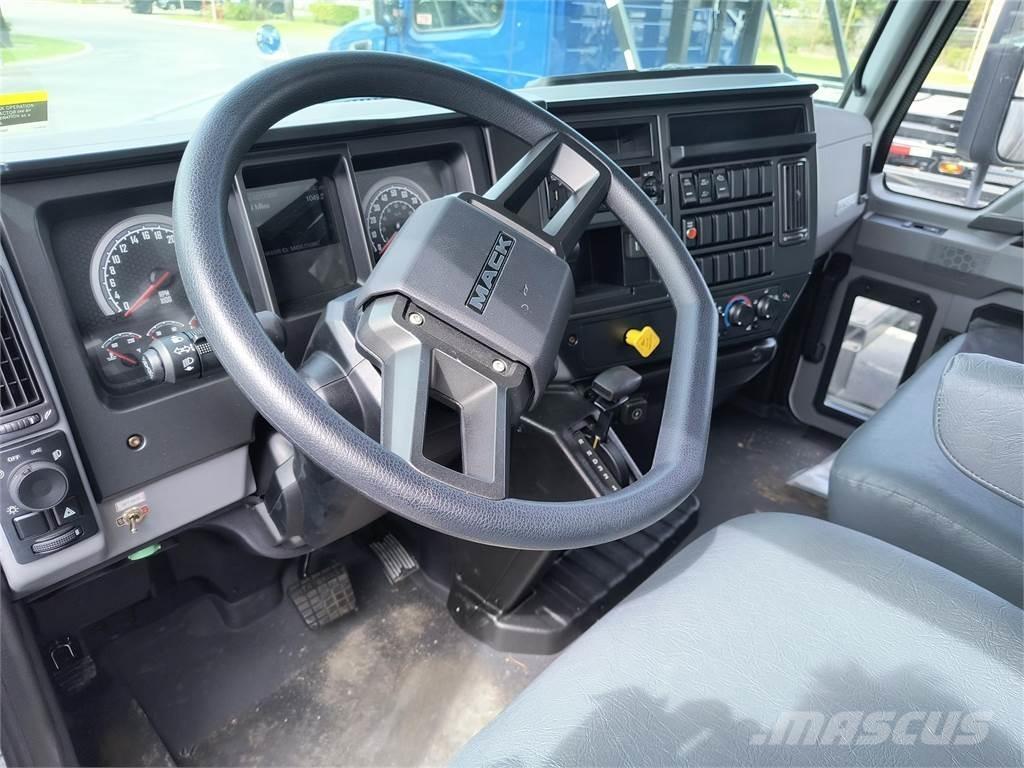 Mack MD6 42R Umpikorikuorma-autot