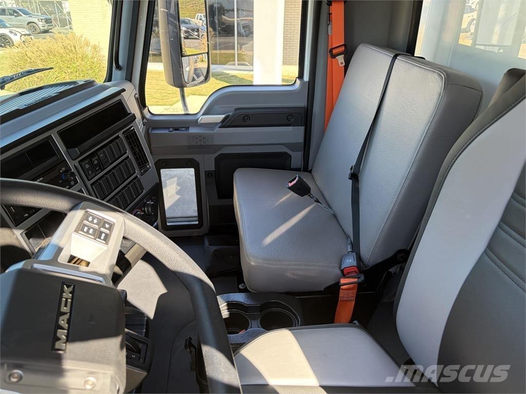 Mack MD6 42R Umpikorikuorma-autot