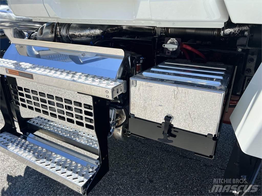 Mack PI64T Vetopöytäautot