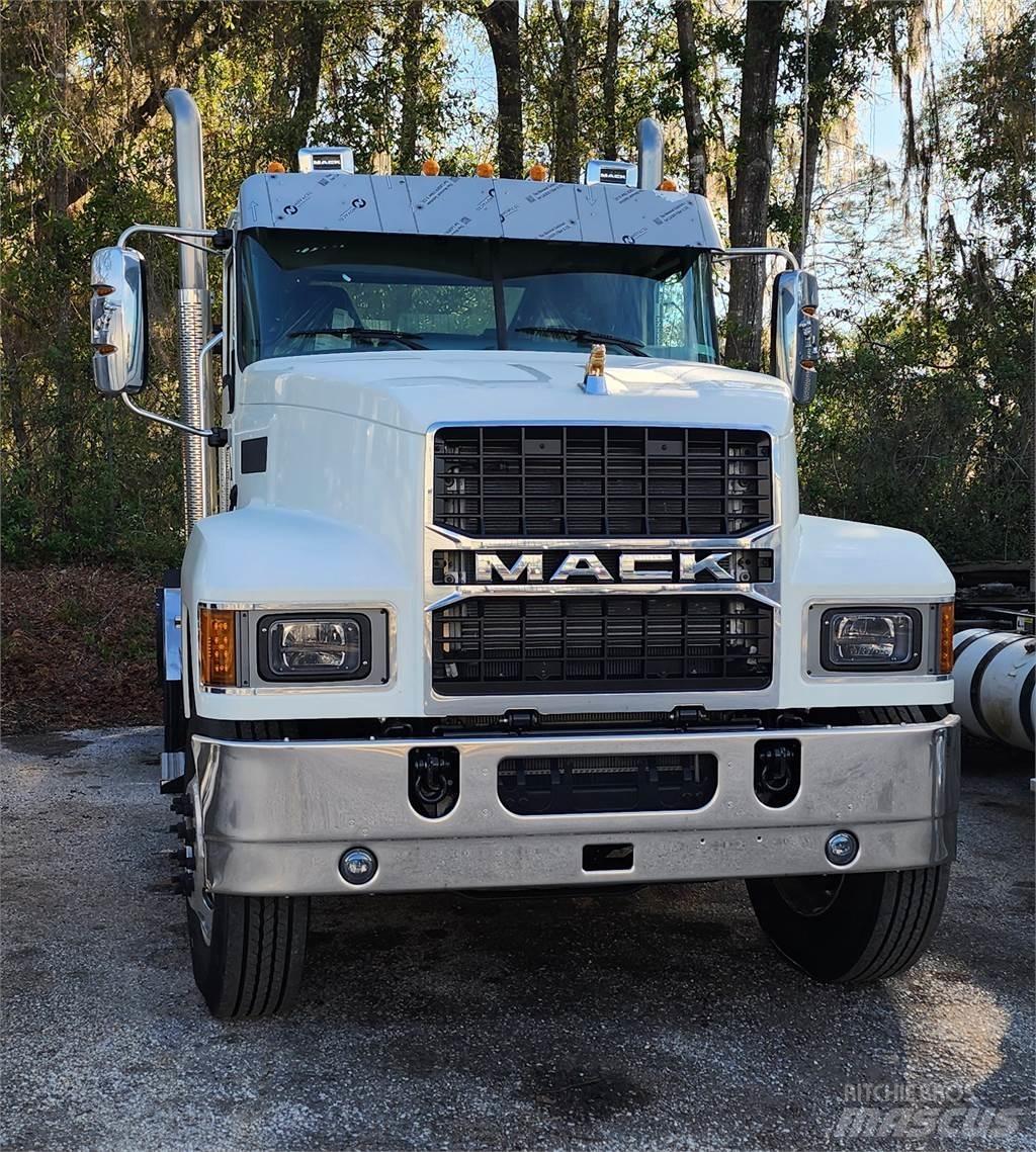 Mack PI64T Vetopöytäautot