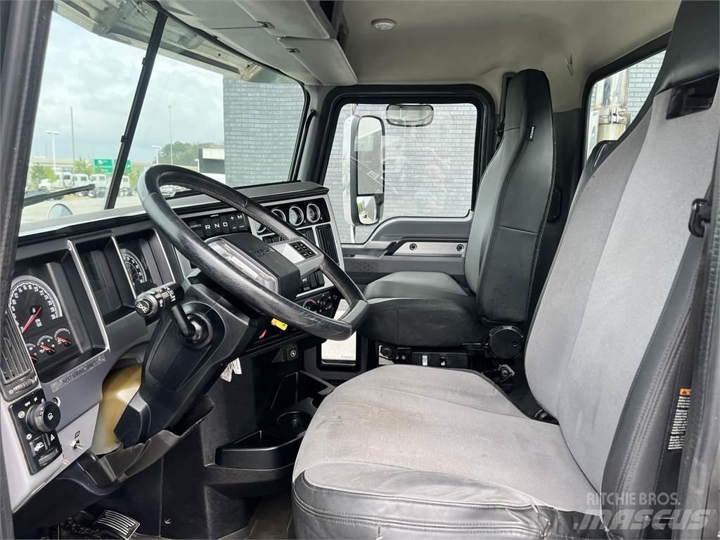 Mack PI64T Vetopöytäautot