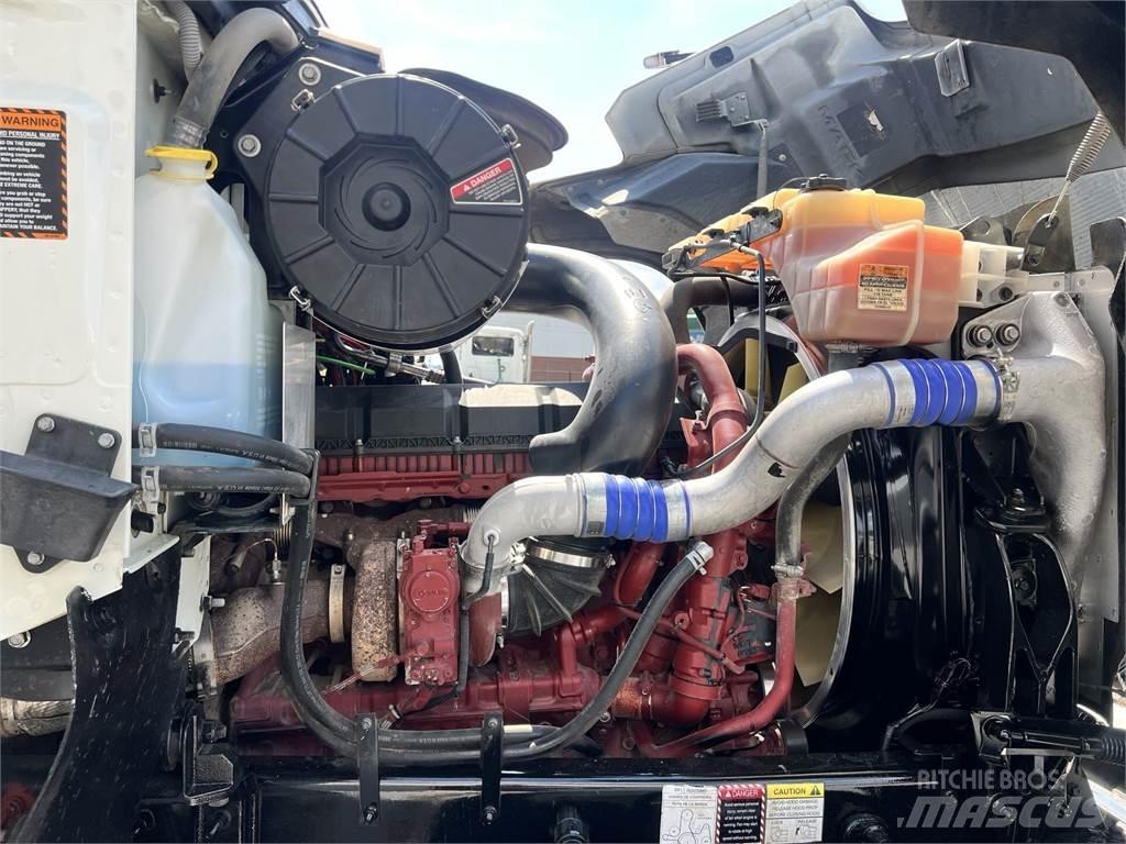 Mack PI64T Vetopöytäautot
