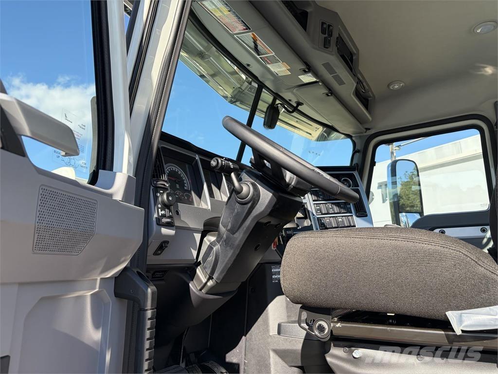 Mack PI64T Vetopöytäautot